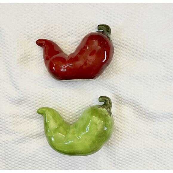Certified International CIC La Vida Chili Pepper Figural Salt and Pepper Shakers - Picture 11 of 12